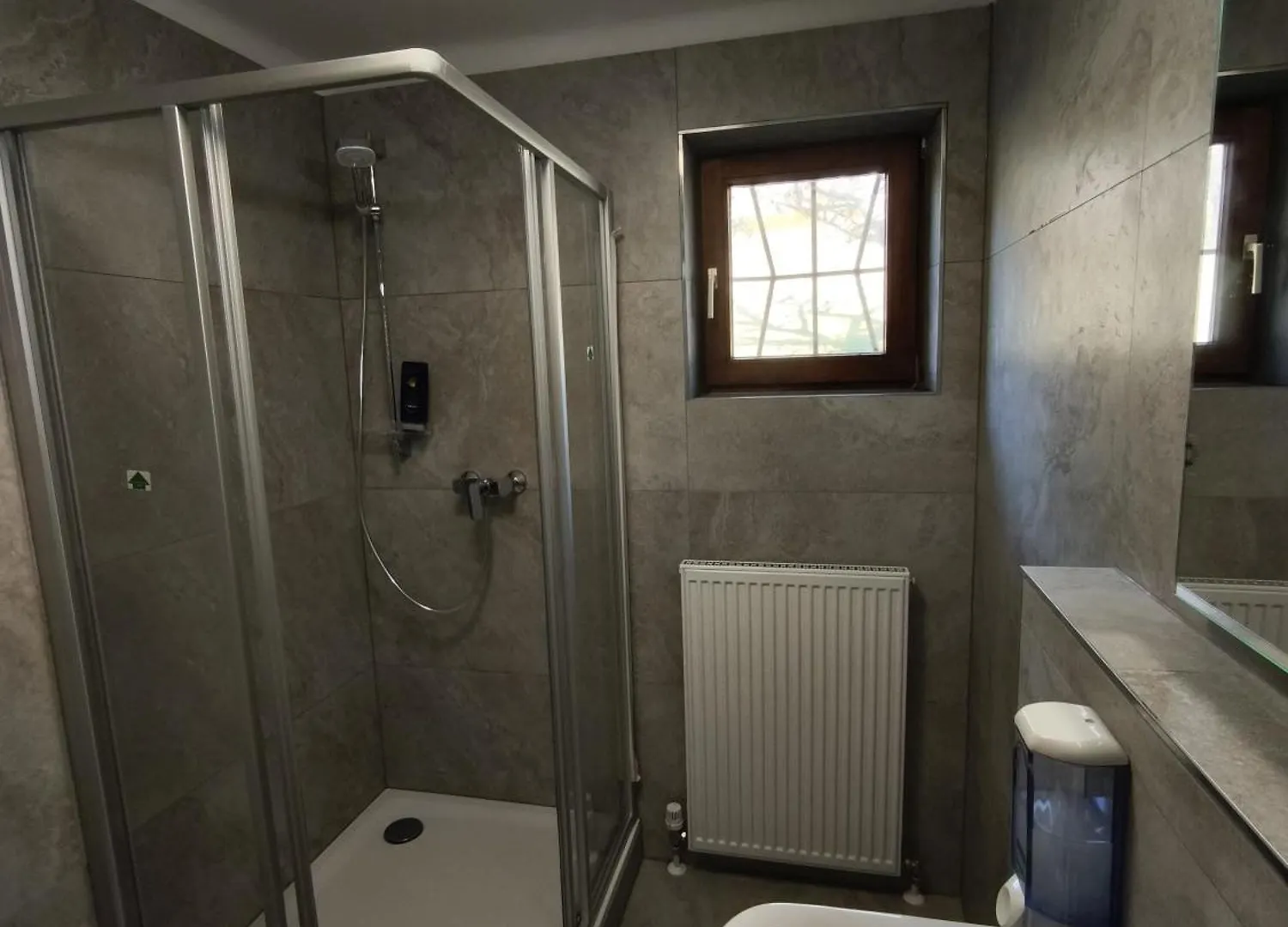 Cosy Room In Modern Flat Innsbruck Homestay