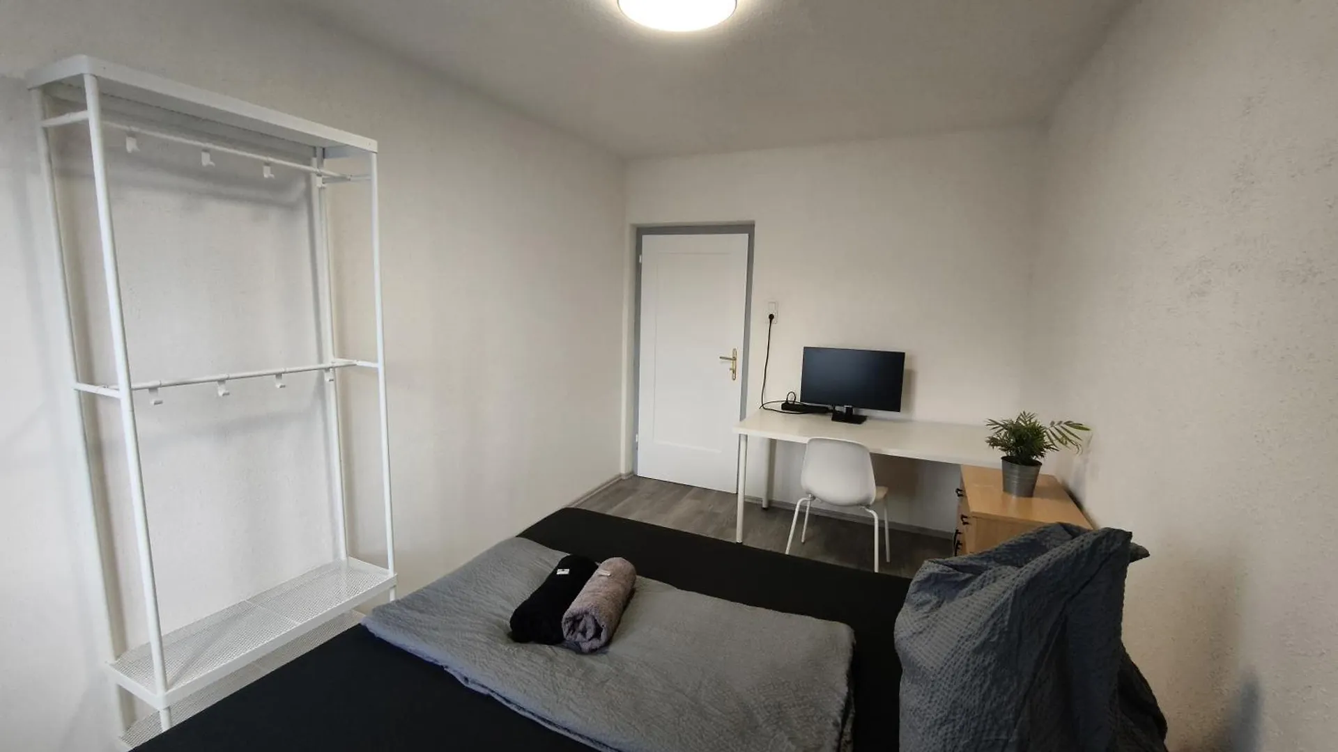 Cosy Room In Modern Flat Innsbruck Homestay